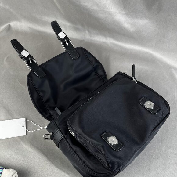 Tory Burch NYLON SMALL MESSENGER in black - Picture 7 of 10